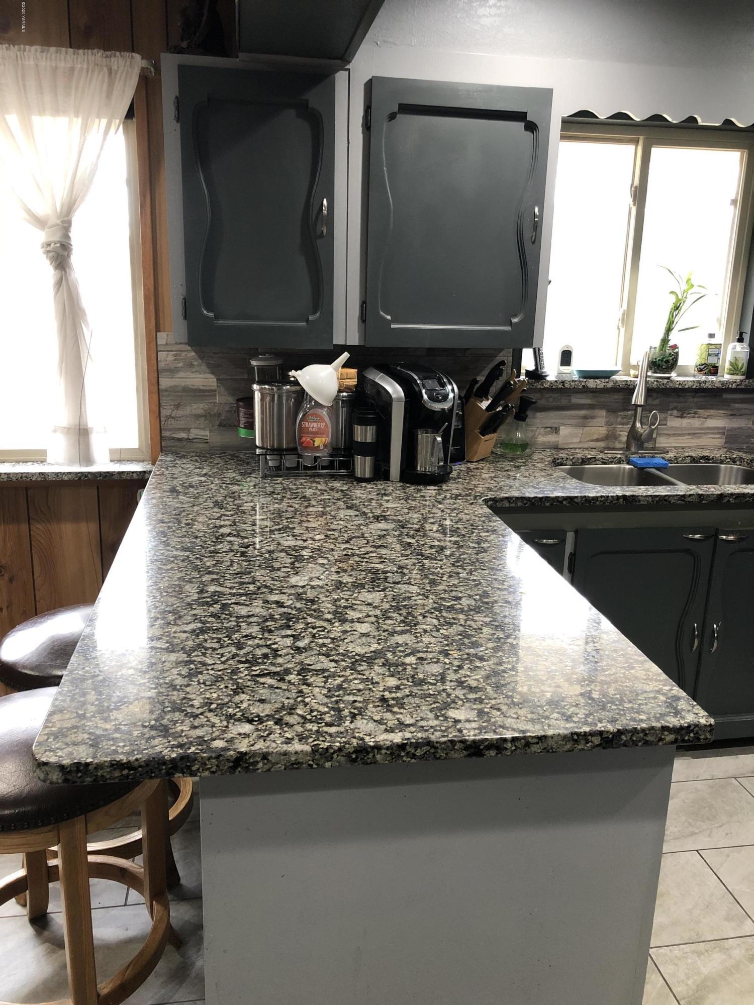 162 Schut Road Moxee, WA 98936 - Photo 21 of 31 Breakfast Bar