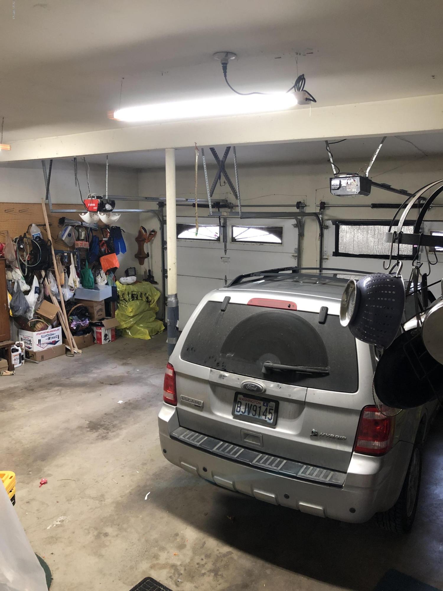 162 Schut Road Moxee, WA 98936 - Photo 25 of 31 Garage