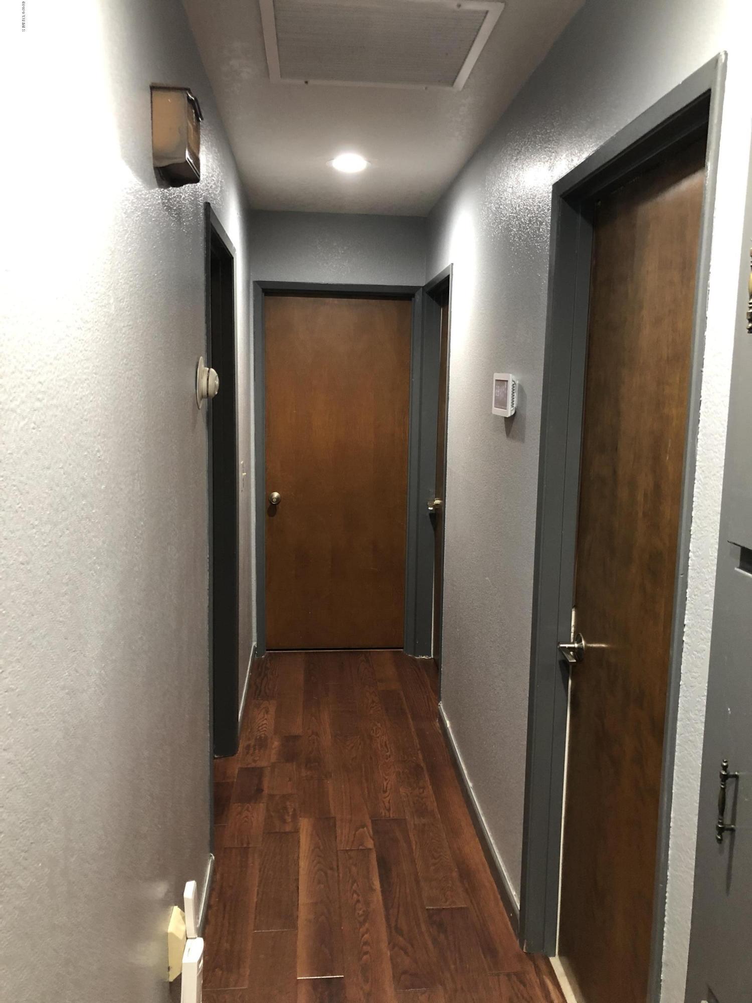 162 Schut Road Moxee, WA 98936 - Photo 10 of 31 Hallway