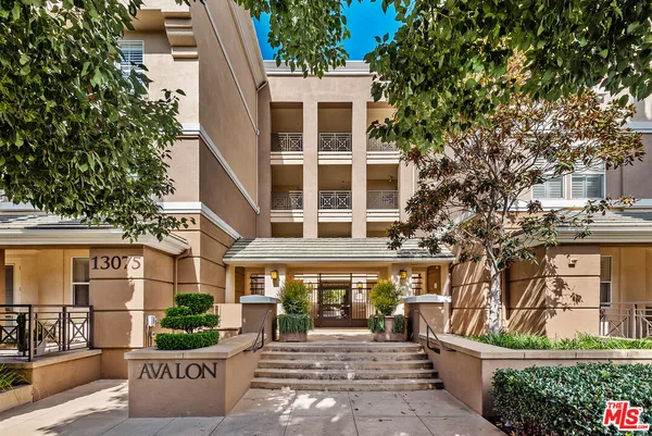 $969,000 | 13075 Pacific Promenade, Unit 202, Playa Vista, CA 90094