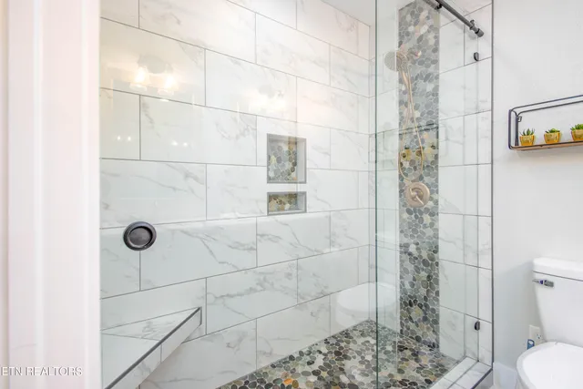 $1,410,000 | 734 Waterfront Trail, La Follette, TN 37766