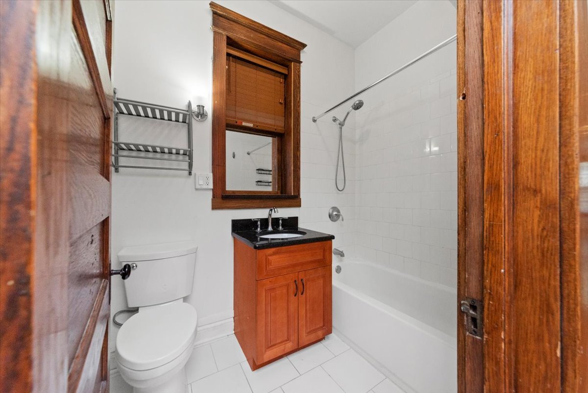 3744 North Fremont Street, Unit 1 Chicago, IL 60613 - Photo 12 of 14