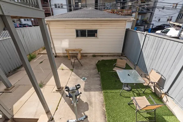 $2,695 | 3744 North Fremont Street, Unit 1, Chicago, IL 60613