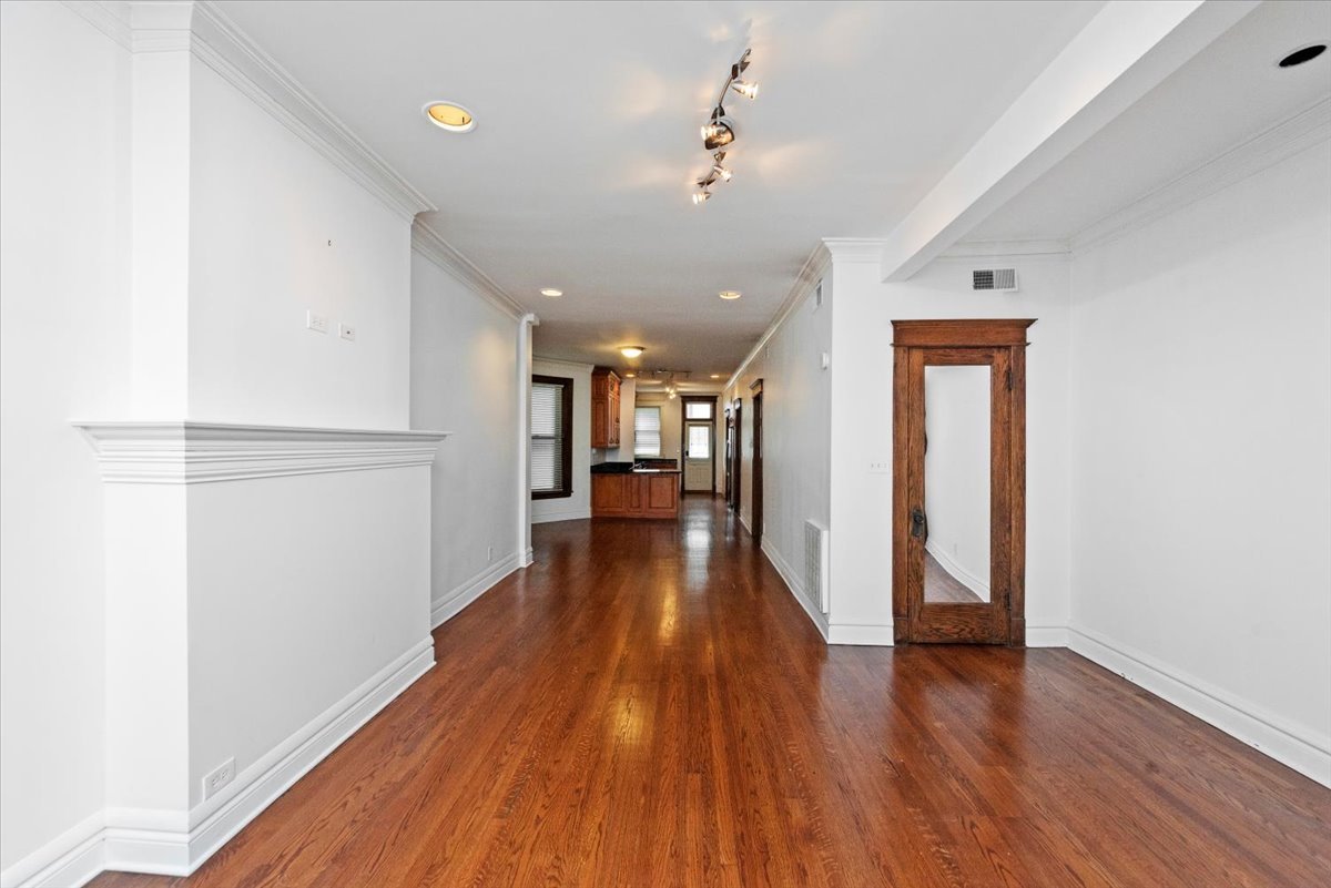 3744 North Fremont Street, Unit 1 Chicago, IL 60613 - Photo 4 of 14