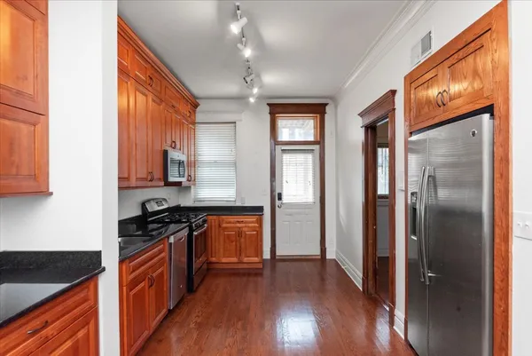 $2,695 | 3744 North Fremont Street, Unit 1, Chicago, IL 60613