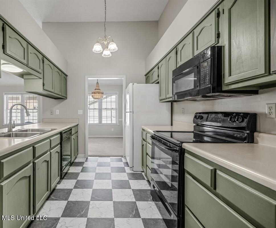 270 Gaslight Cove Hernando, MS 38632 - Photo 2 of 16 Kitchen-garage view