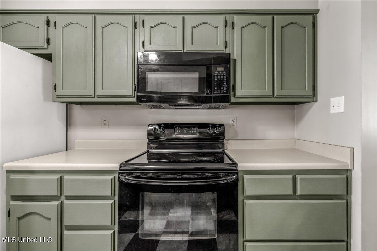 270 Gaslight Cove Hernando, MS 38632 - Photo 3 of 16 Kitchen-living room view