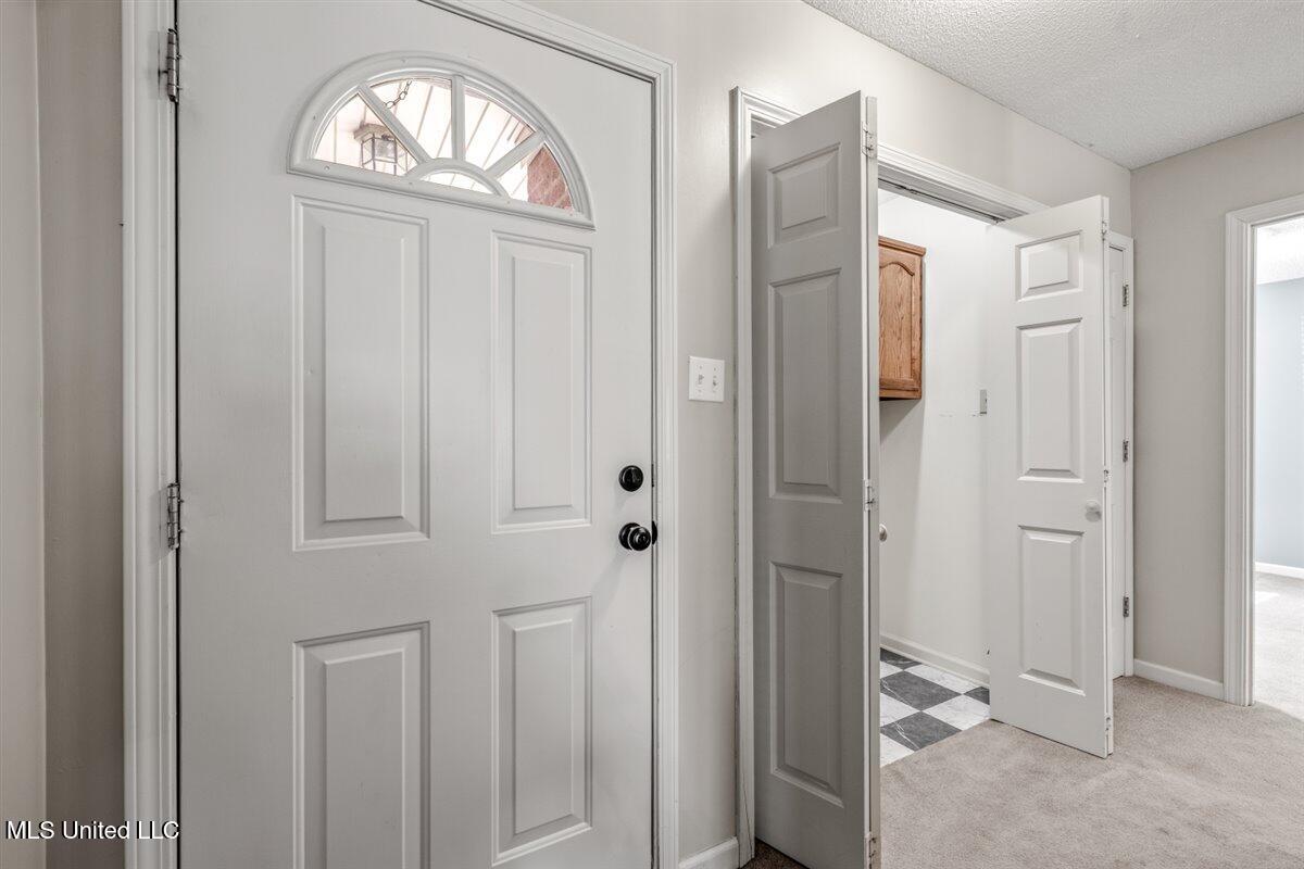 270 Gaslight Cove Hernando, MS 38632 - Photo 7 of 16 Front entrance-laundry room