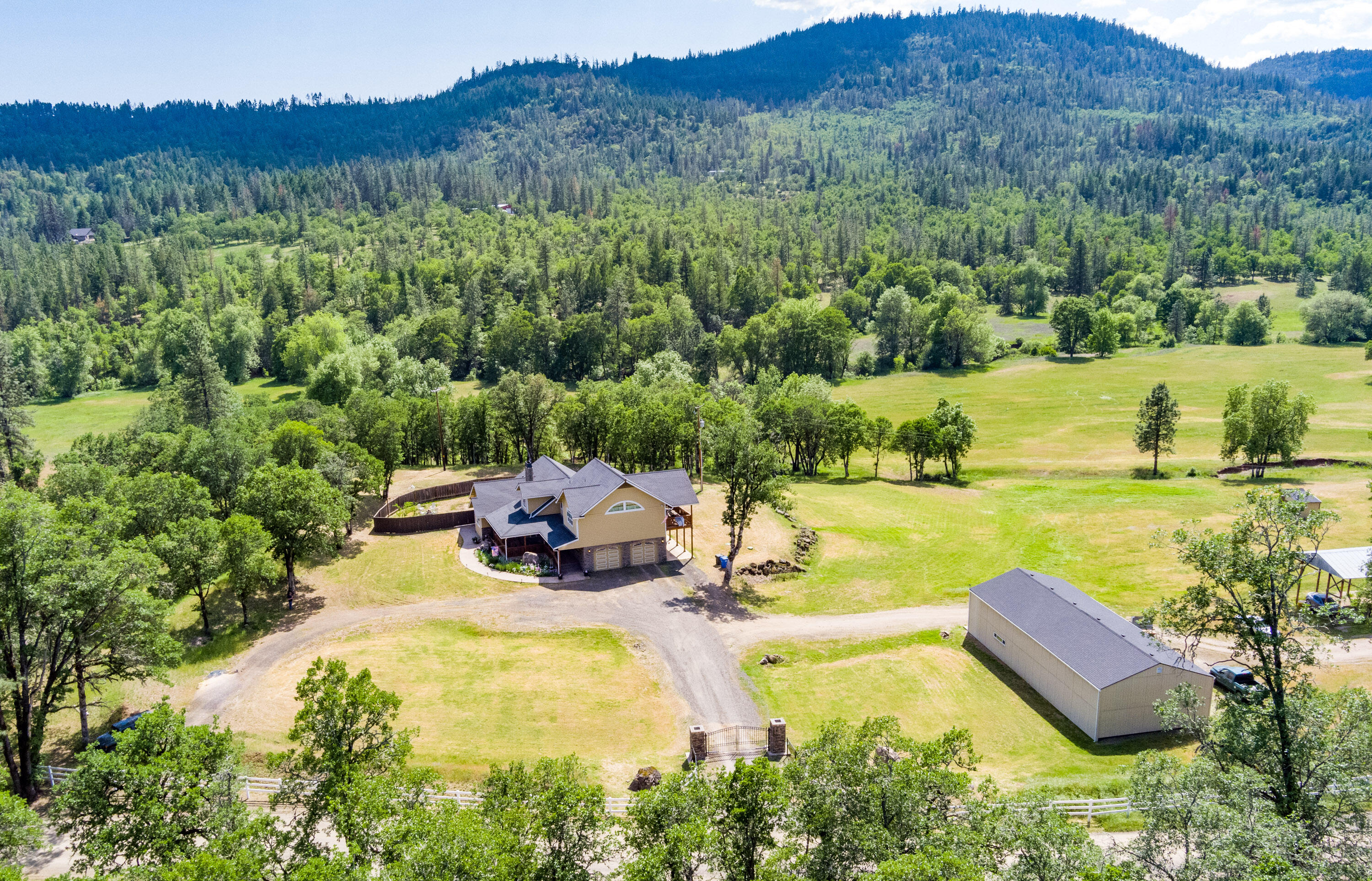 2030 Long Branch Road Eagle Point, OR 97524 - Photo 5 of 54 25_LBR_25