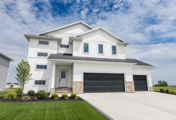 $769,900 | 6863 Sun Valley Boulevard, Horace, ND 58047