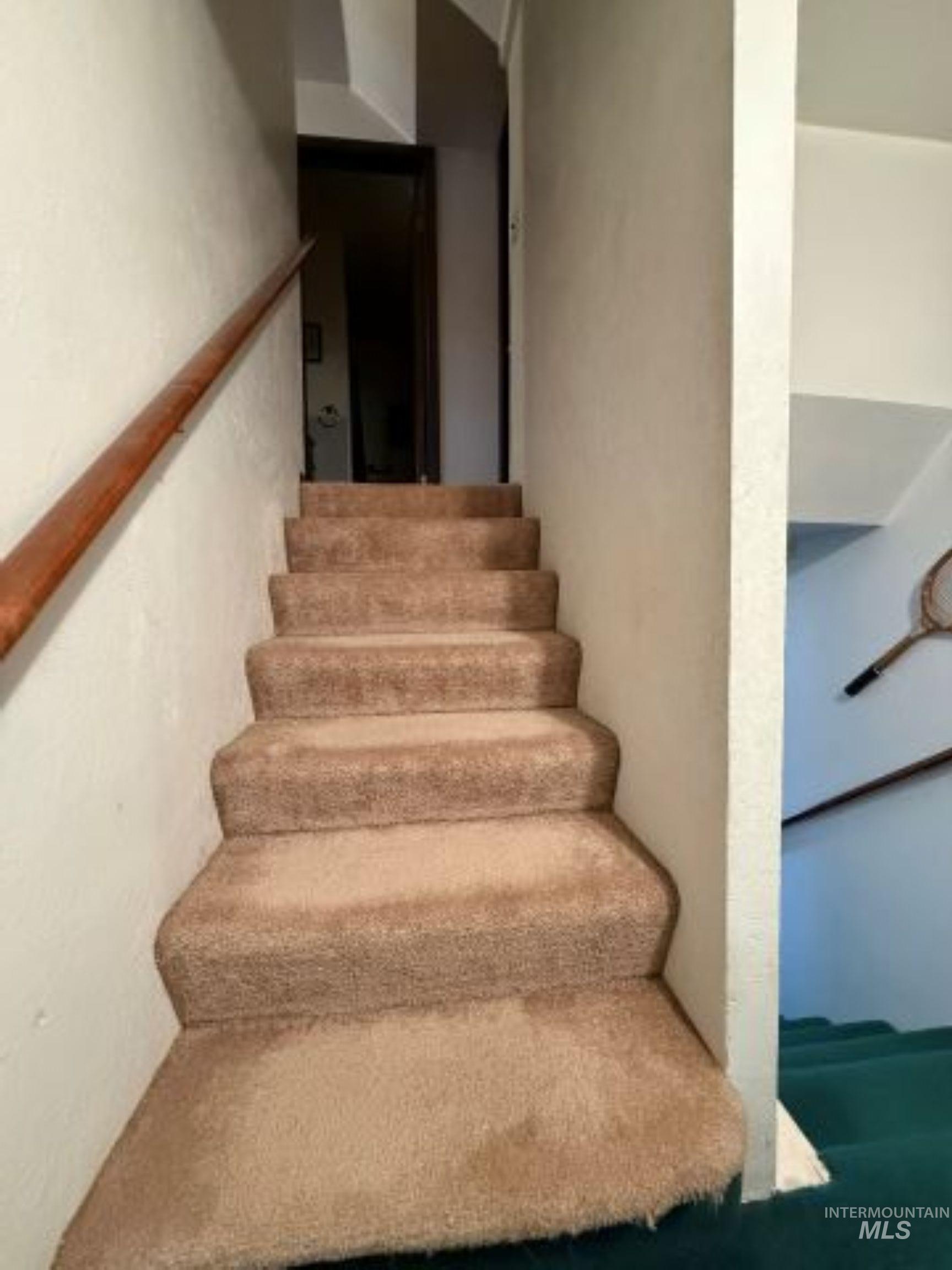 848 Jonathan Road Weiser, ID 83672 - Photo 23 of 42 View of stairs