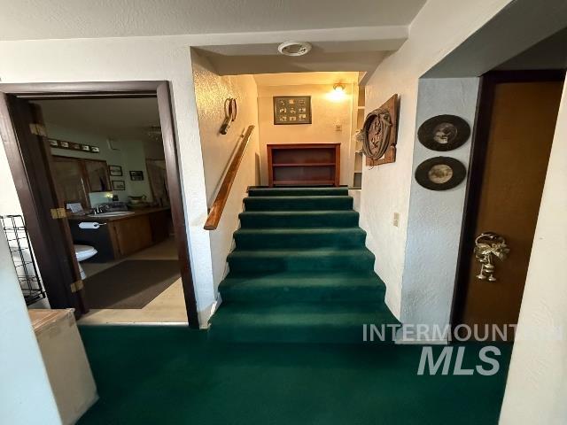 848 Jonathan Road Weiser, ID 83672 - Photo 24 of 42 Stairs featuring a textured wall