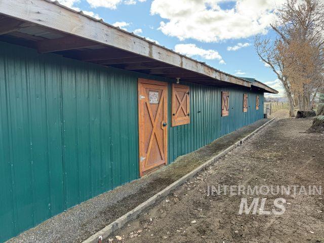 848 Jonathan Road Weiser, ID 83672 - Photo 36 of 42 View of stable
