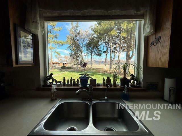 848 Jonathan Road Weiser, ID 83672 - Photo 4 of 42 Kitchen view of a sink