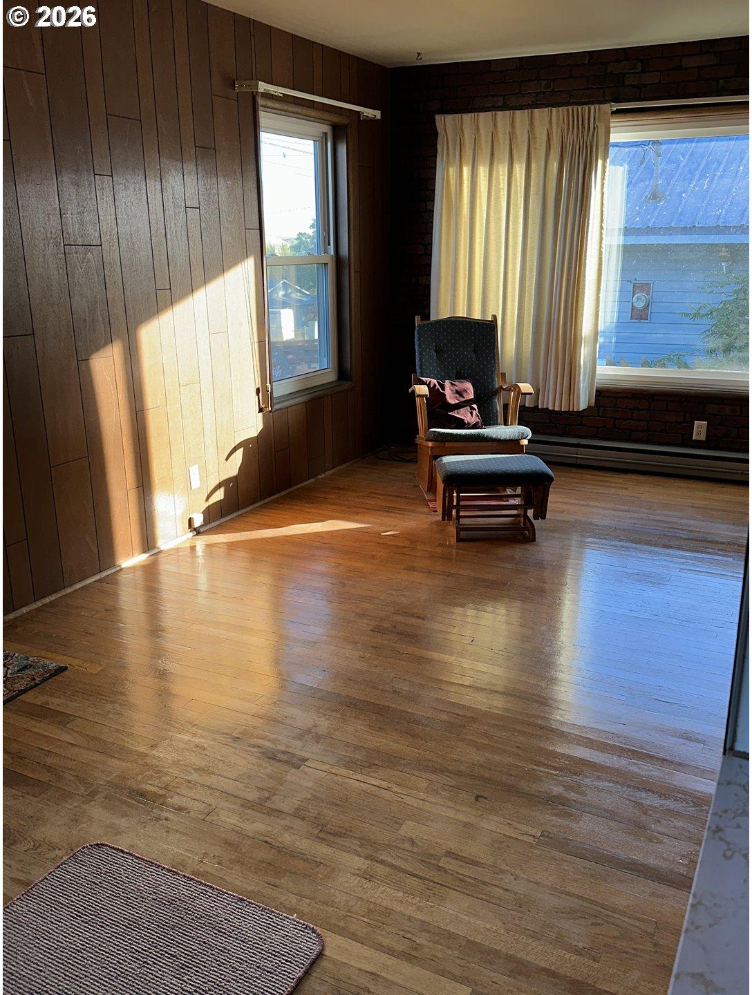 610 Southeast Isaac Avenue Pendleton, OR 97801 - Photo 7 of 27 Living Room