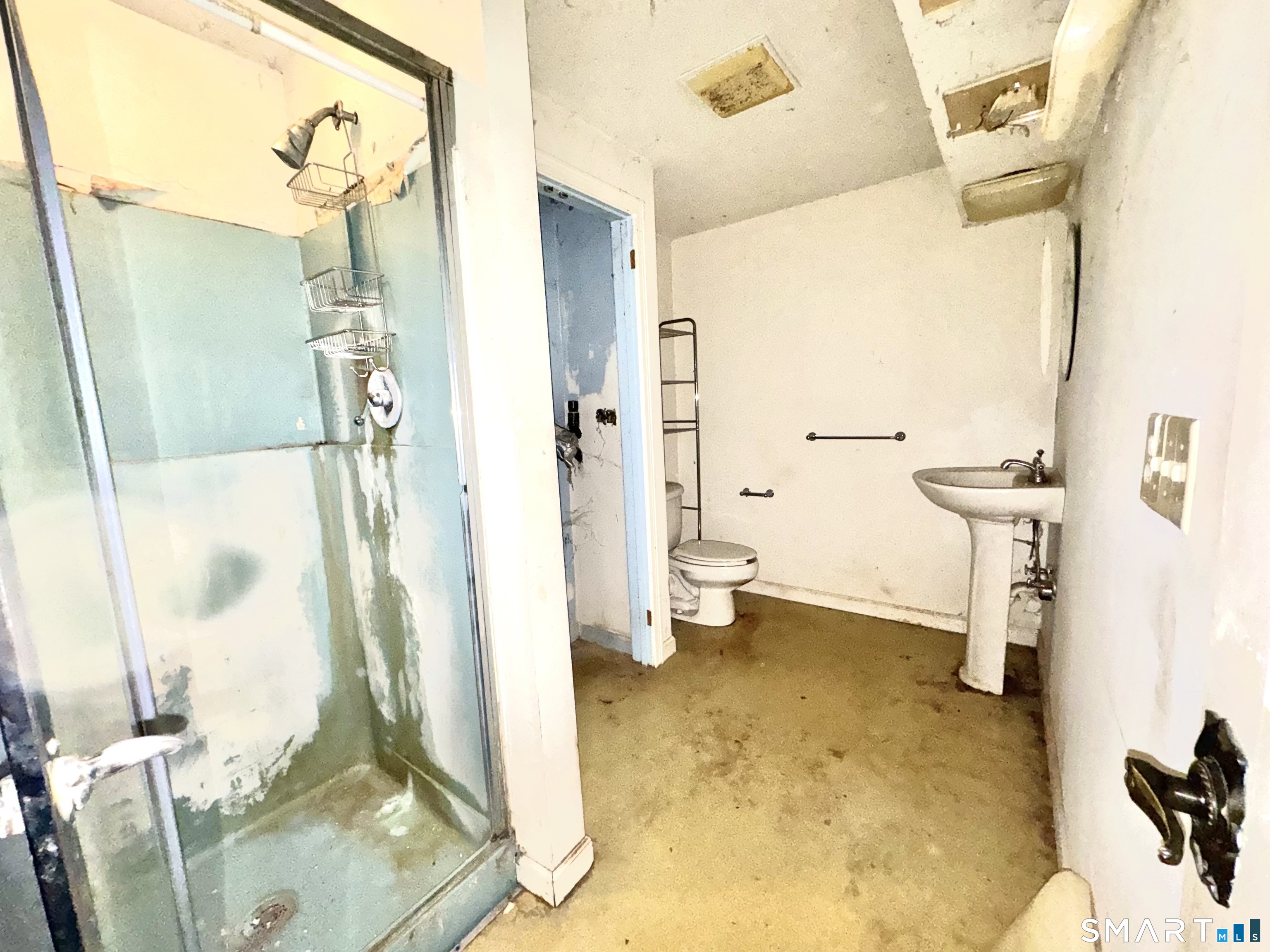 164 Litchfield Road Norfolk, CT 06058 - Photo 25 of 34 Full bath with Stackable Laundry Hookup