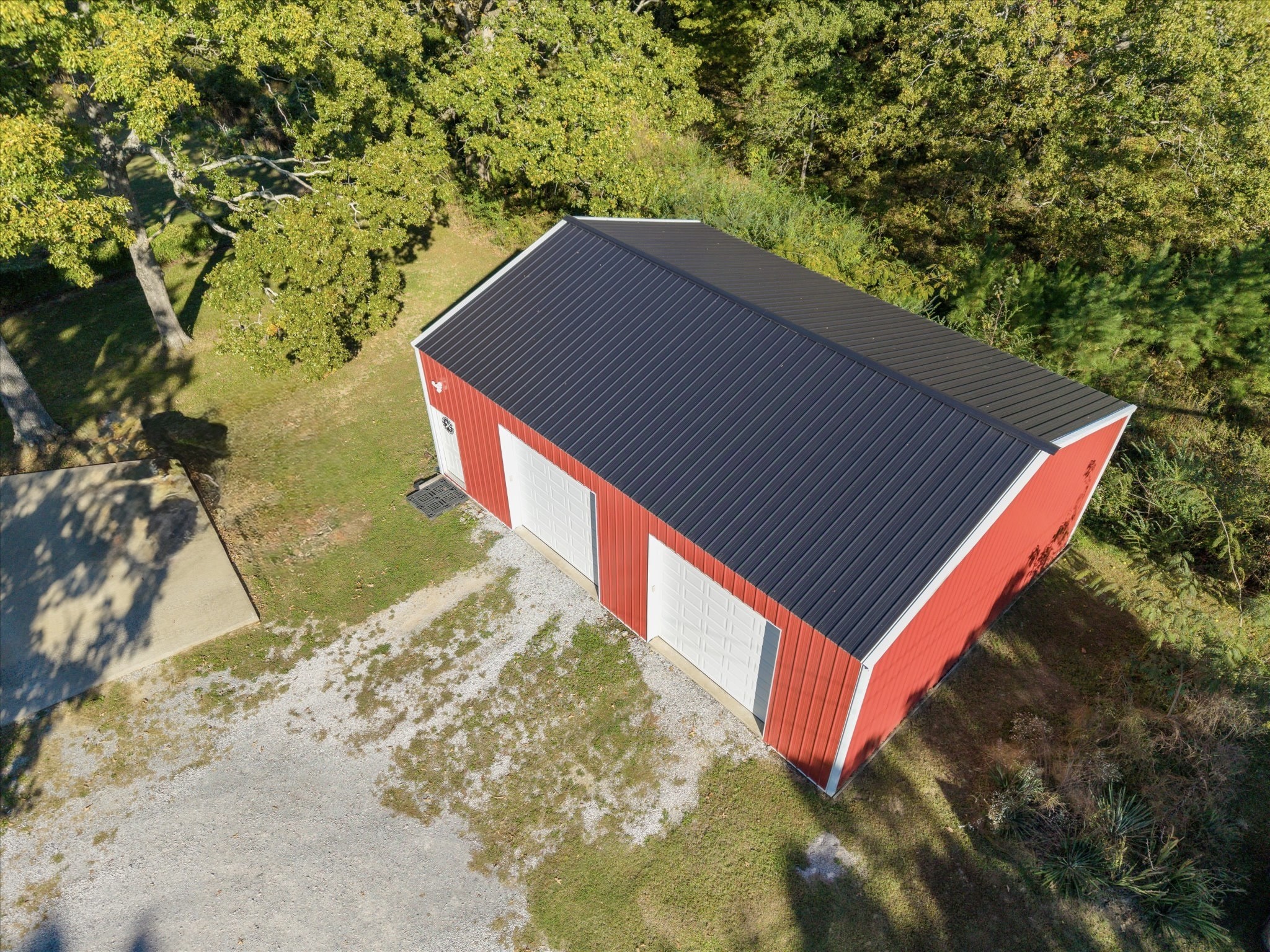 1318 Yellow Creek Road Dickson, TN 37055 - Photo 5 of 37 a backyard of a house with large trees