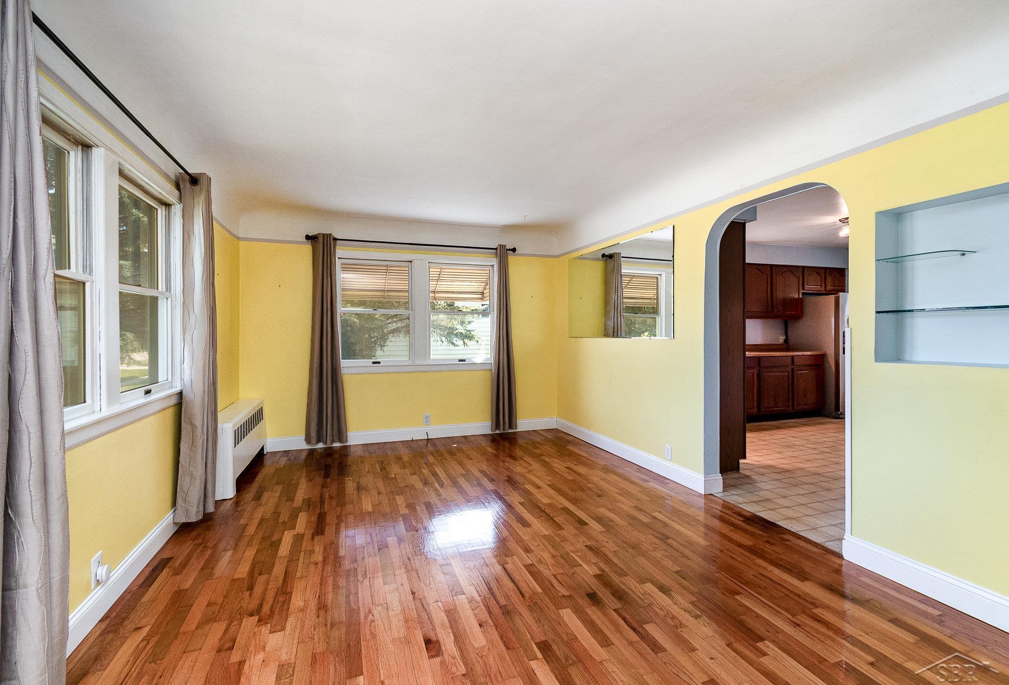 5161 Sherman Road Saginaw, MI 48604 - Photo 4 of 27 50182818-262b80f8-0bd6-4f6f-a486-c17696e6fe73.JPG