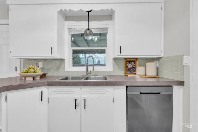 $450,000 | 2908 Meadowbrook Drive, Boise, ID 83705