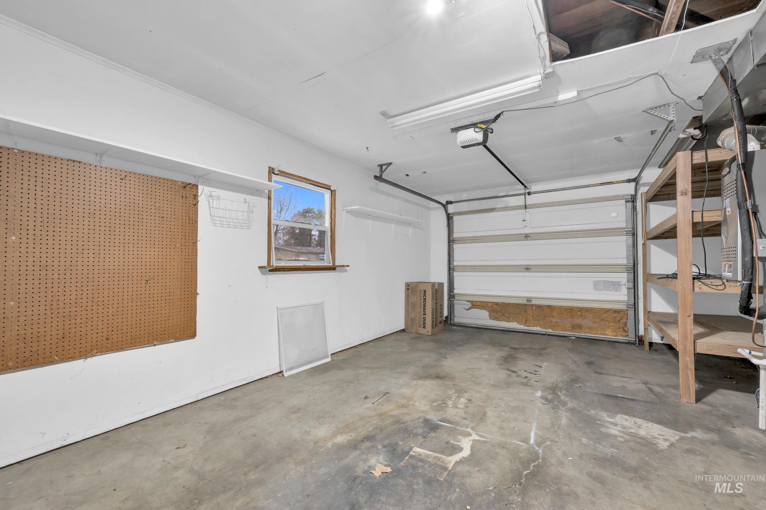 2908 Meadowbrook Drive Boise, ID 83705 - Photo 25 of 29 View of garage