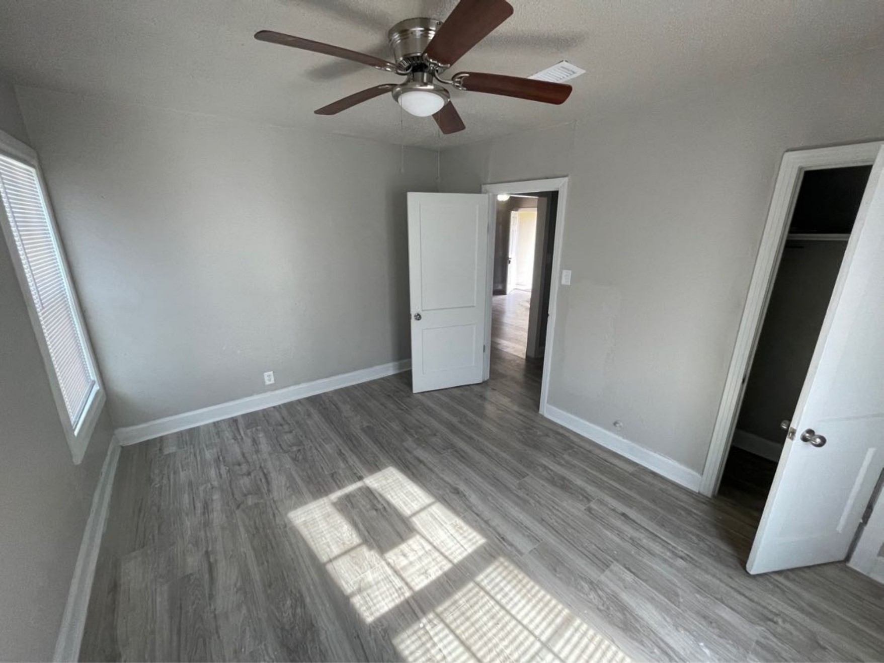 1649 19th Street Port Arthur, TX 77640 - Photo 7 of 8 a view of empty room with wooden floor and fan