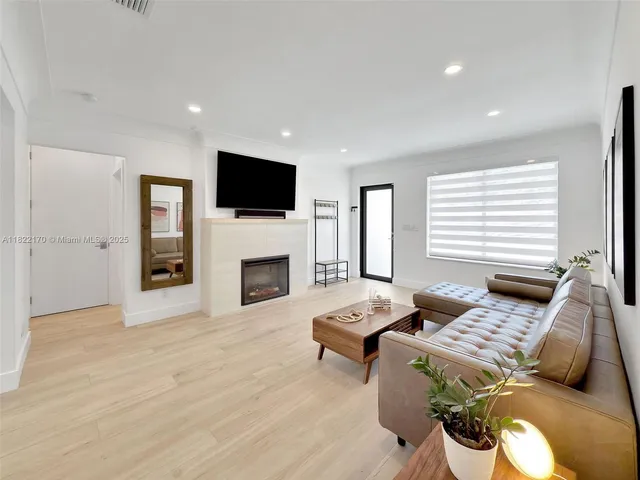 $7,800 | 130 Southwest 25th Road, Miami, FL 33129