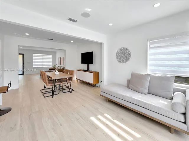 $7,800 | 130 Southwest 25th Road, Miami, FL 33129