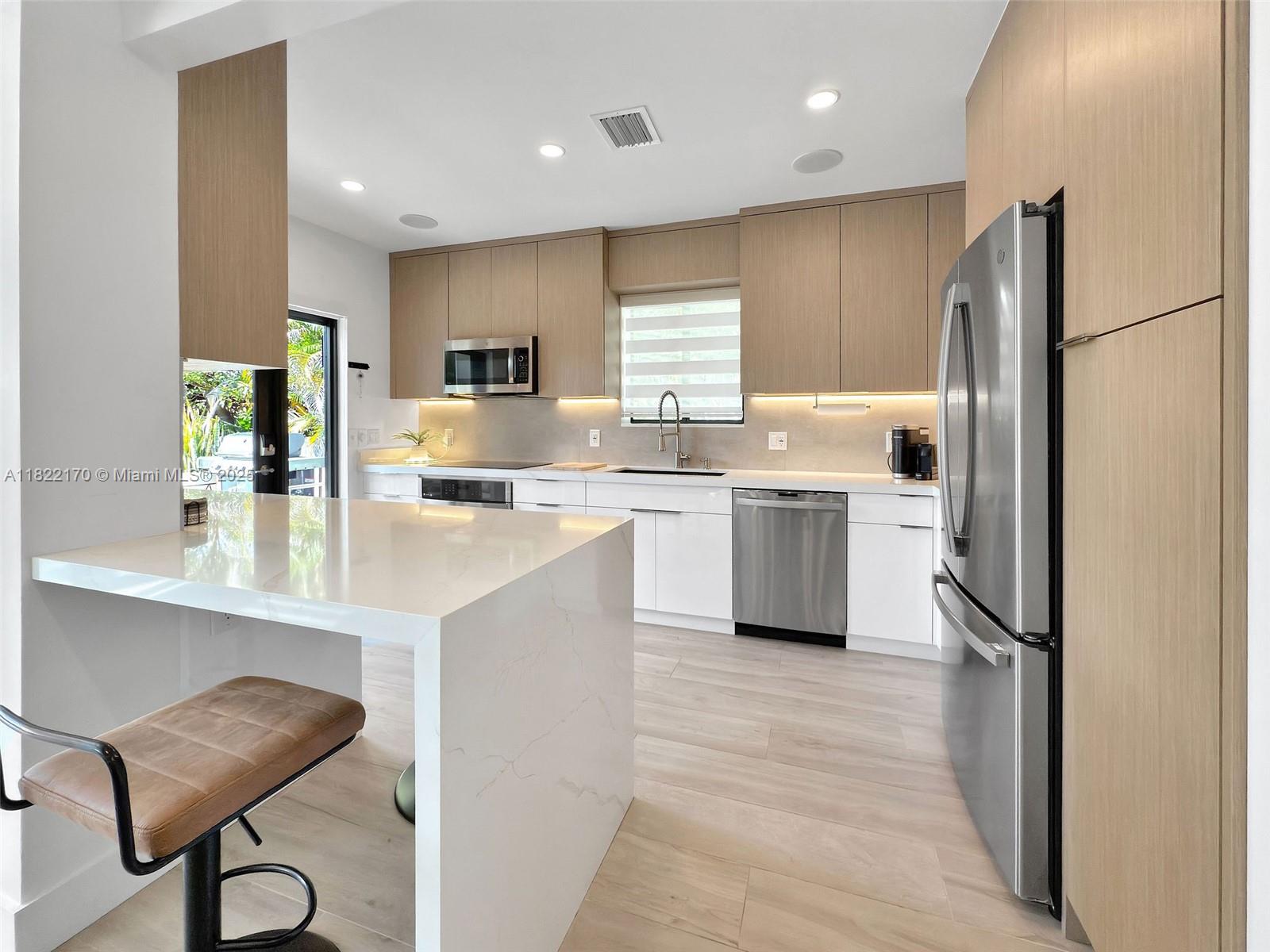 130 Southwest 25th Road Miami, FL 33129 - Photo 20 of 39