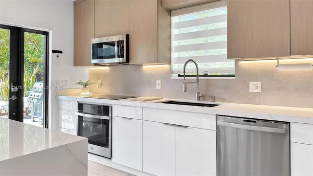 $7,800 | 130 Southwest 25th Road, Miami, FL 33129