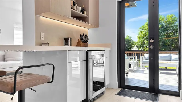 $7,800 | 130 Southwest 25th Road, Miami, FL 33129