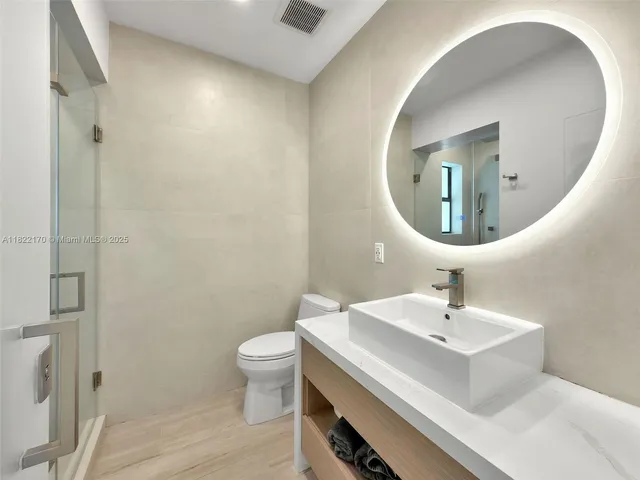 $7,800 | 130 Southwest 25th Road, Miami, FL 33129