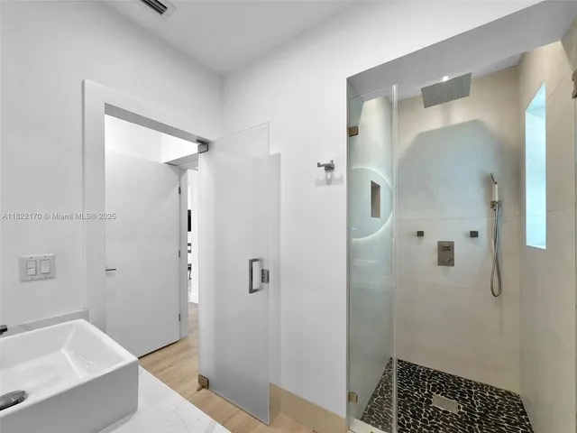 $7,800 | 130 Southwest 25th Road, Miami, FL 33129