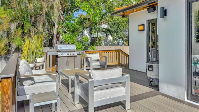 $7,800 | 130 Southwest 25th Road, Miami, FL 33129