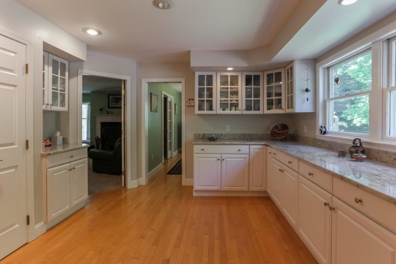 191 Long Hill Road Dover, NH 03820 - Photo 4 of 40
