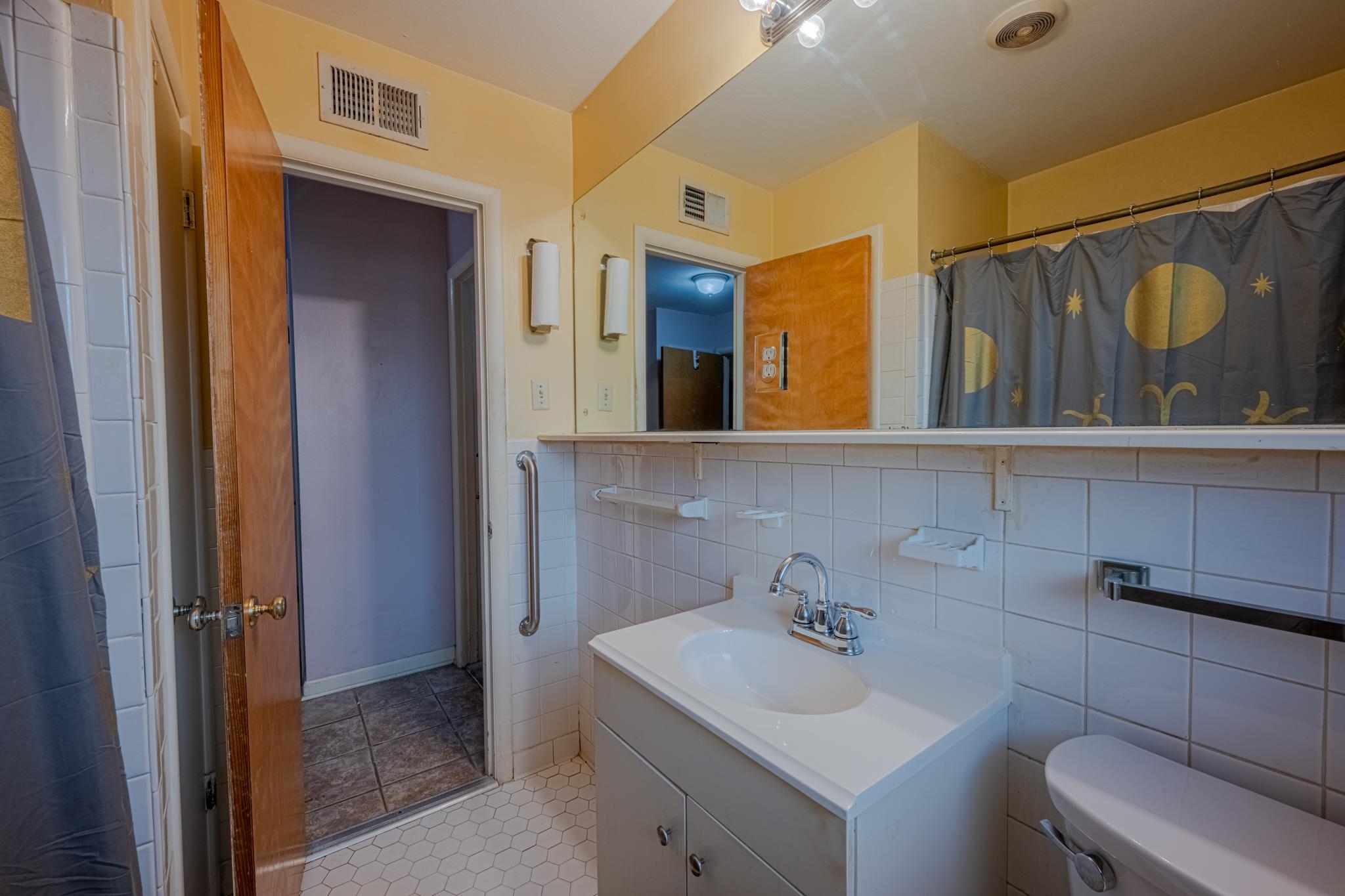 248 North Yates Road Memphis, TN 38120 - Photo 19 of 40 a bathroom with a sink and a toilet