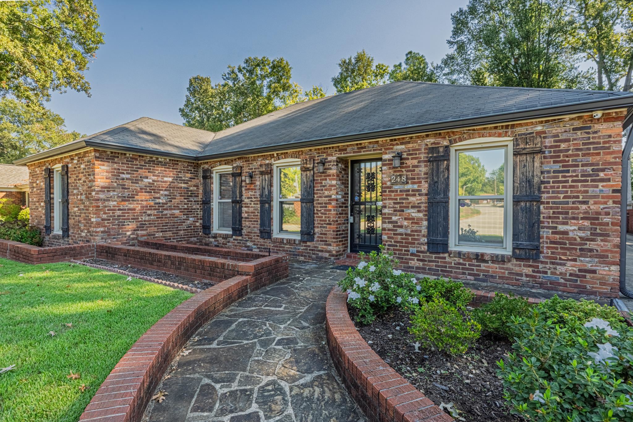 248 North Yates Road Memphis, TN 38120 - Photo 2 of 40