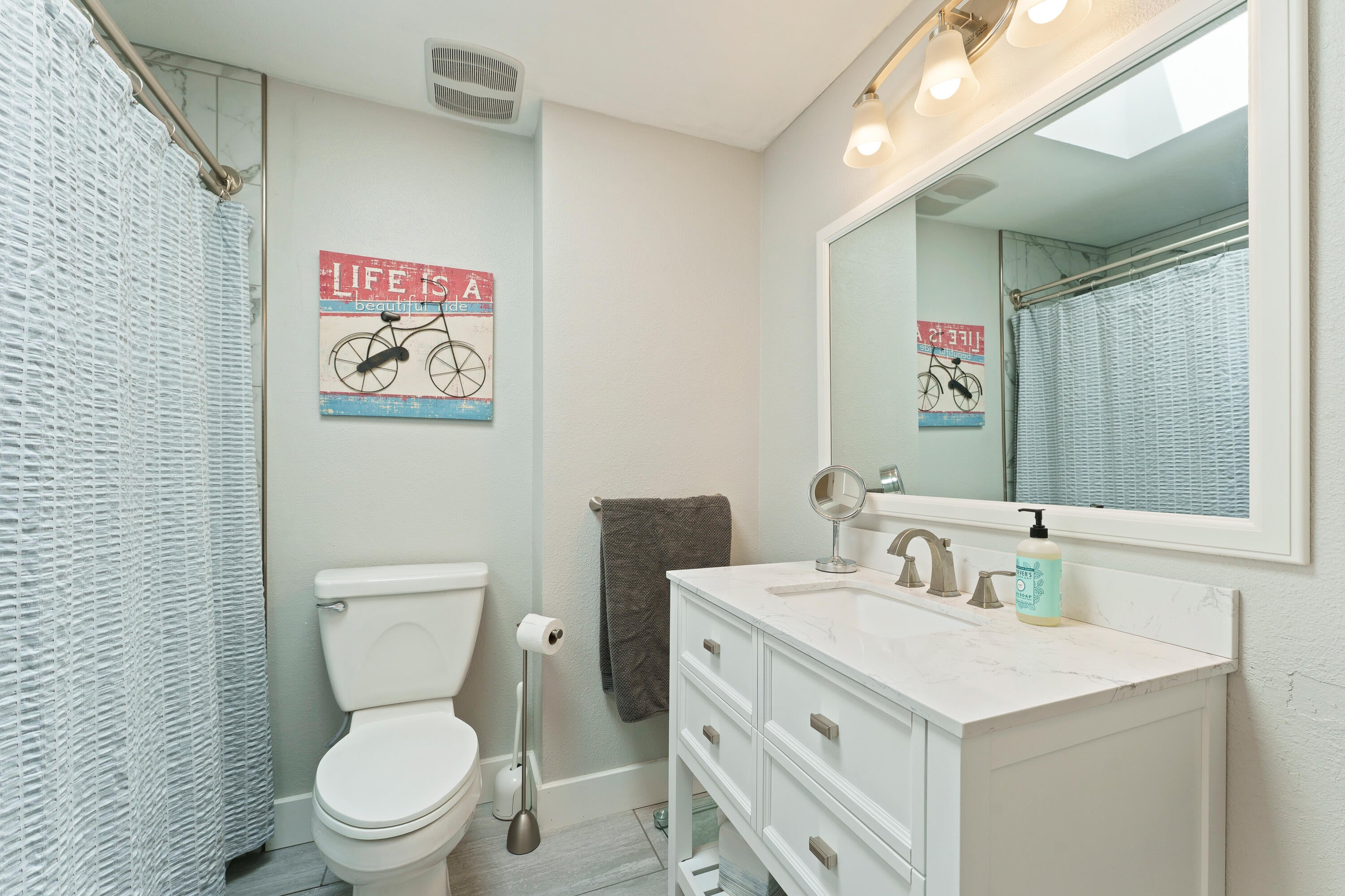 21697 Old Red Road Bend, OR 97702 - Photo 27 of 50 Updated powder bath with full shower/tub combo