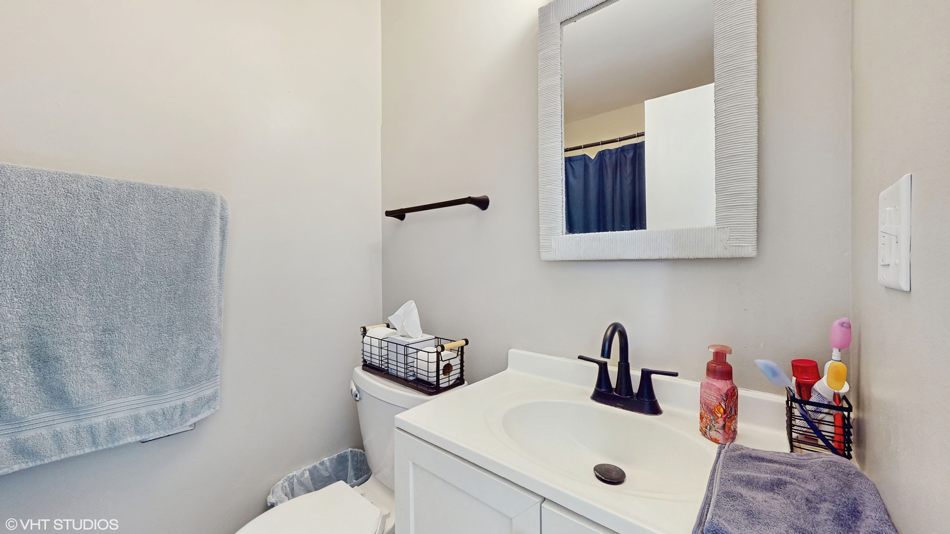 267 Juniper Circle Streamwood, IL 60107 - Photo 15 of 25 a bathroom with a sink and a toilet