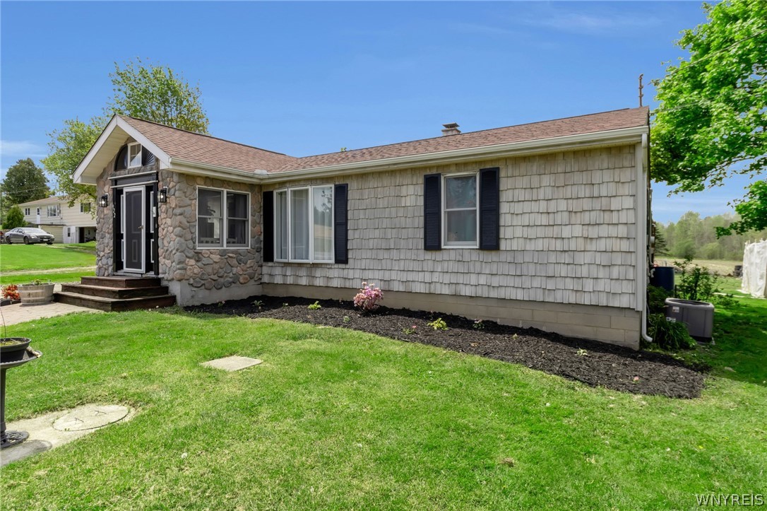 922 Two Rod Road Marilla, NY 14102 - Photo 2 of 37