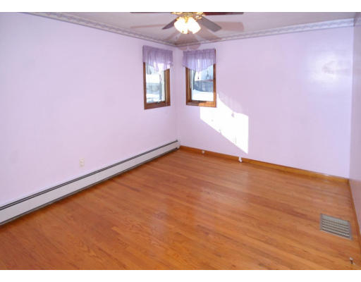 152 Lloyd Avenue Springfield, MA 01119 - Photo 3 of 13 Gallery Image 3