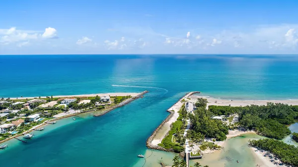 $4,000,000 | 18011 North Hwy A1A, Jupiter, FL 33477