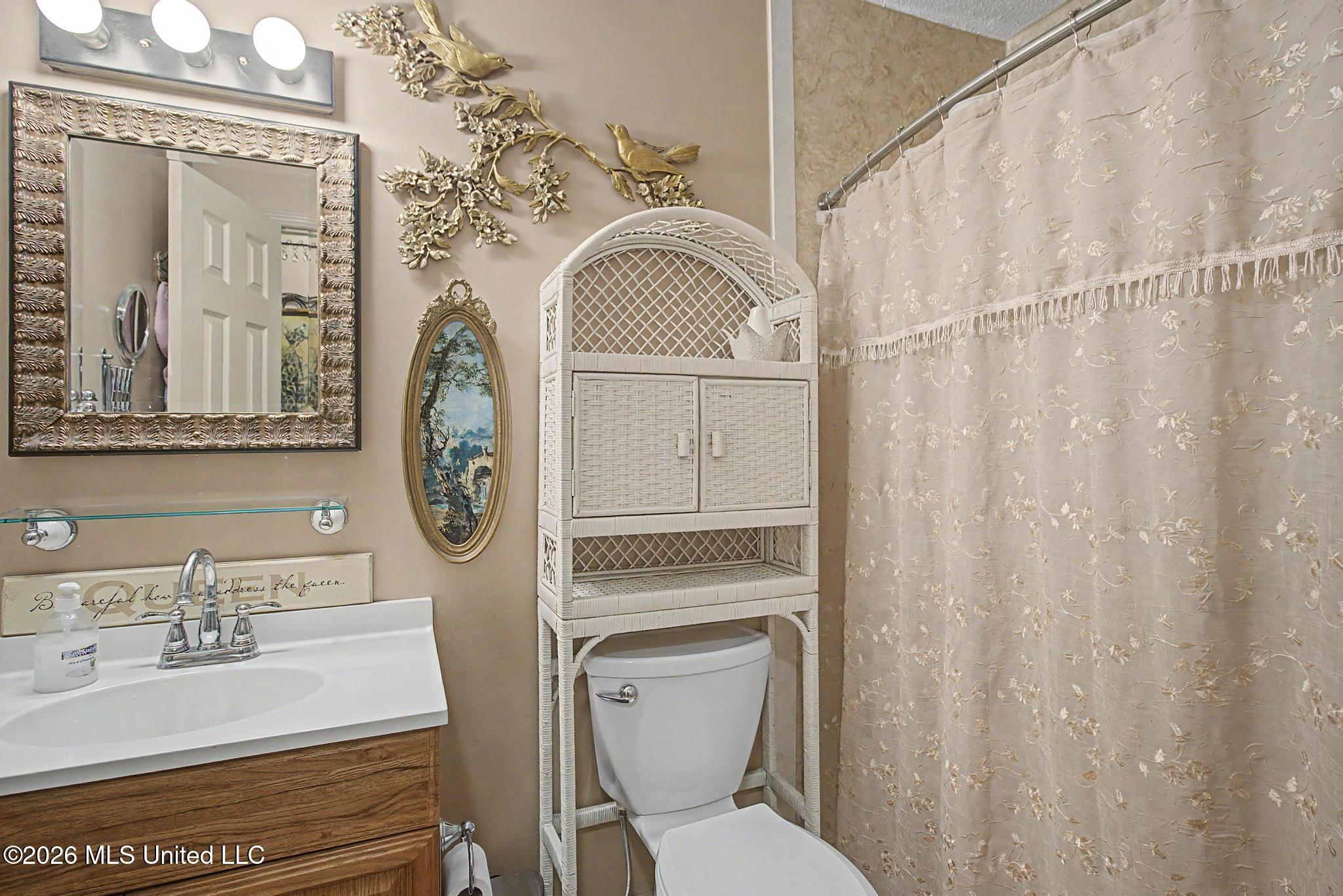 1867 Brasher Road Biloxi, MS 39532 - Photo 14 of 30 HALL BATHROOM