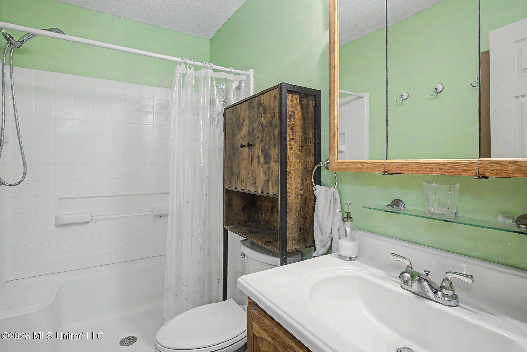 1867 Brasher Road Biloxi, MS 39532 - Photo 23 of 30 PRIMARY BATH