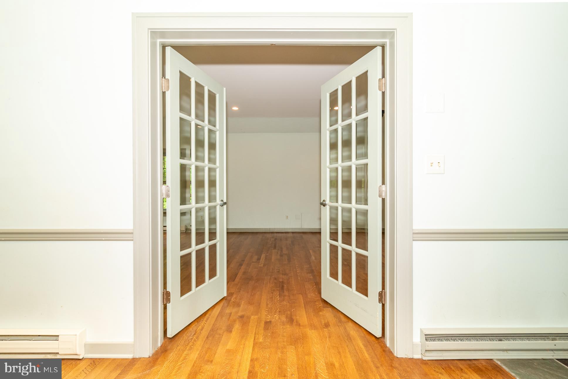 4680 Riverside Drive Hammonton, NJ 08037 - Photo 11 of 32 Entrance into dining room/ living room