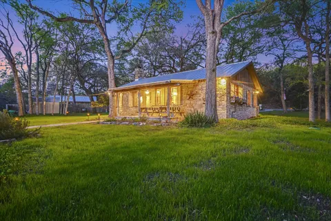 $1,387,000 | 300 Deer Lake Estates, Wimberley, TX 78676
