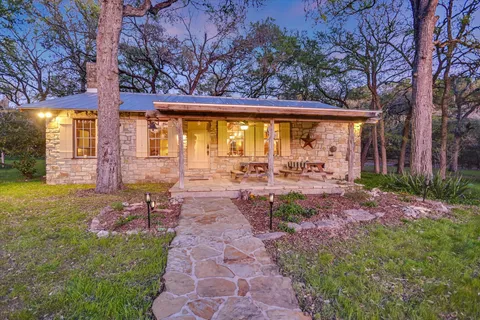 $1,387,000 | 300 Deer Lake Estates, Wimberley, TX 78676