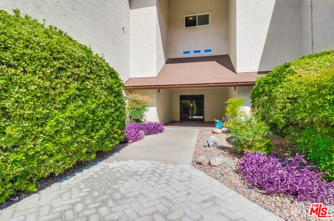 6171 Rancho Mission Road, Unit 317 San Diego, CA 92108 - Photo 20 of 26 a front view of a house with a yard