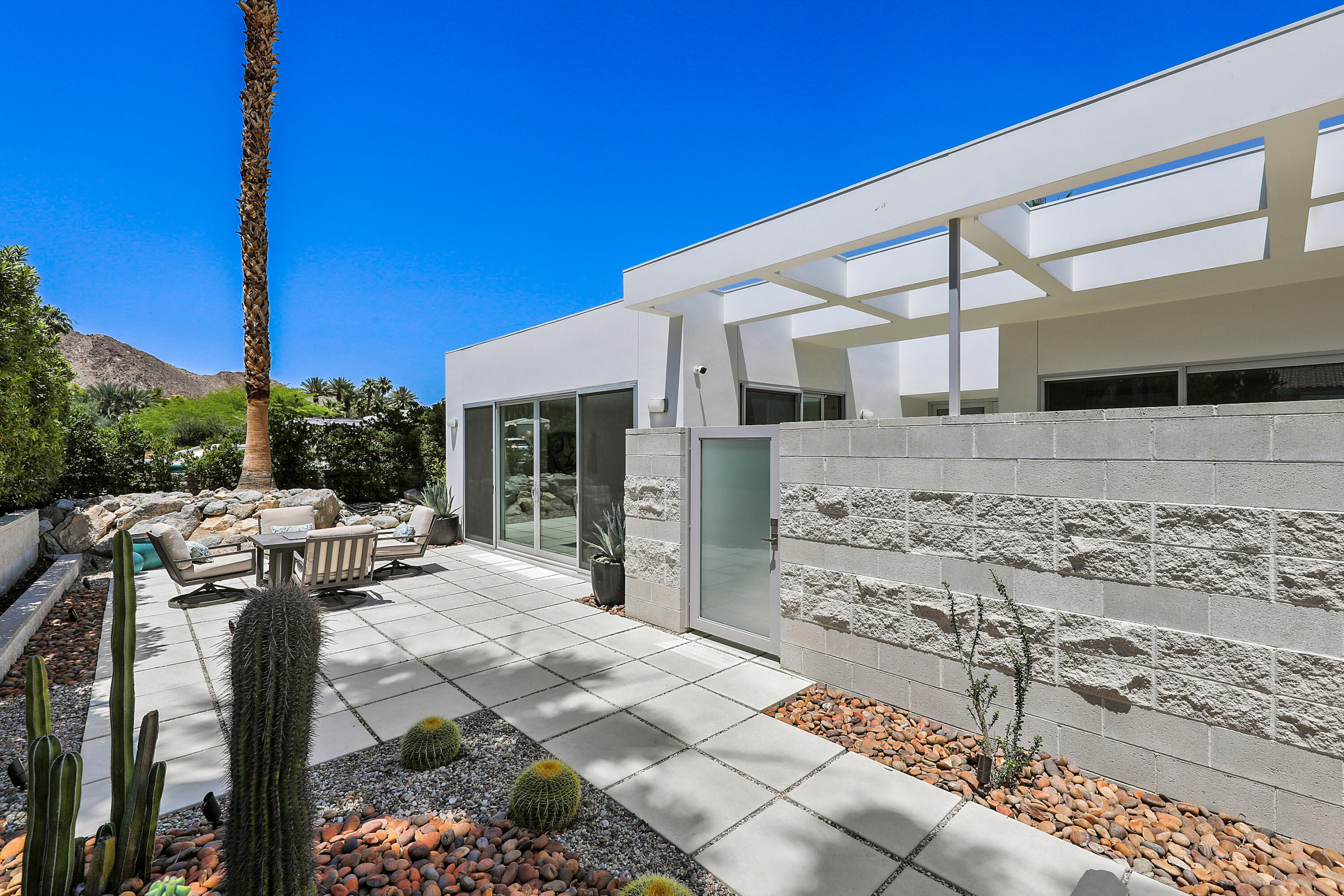 71390 Gardess Road Rancho Mirage, CA 92270 - Photo 5 of 54 a view of a patio with table and chairs with wooden fence