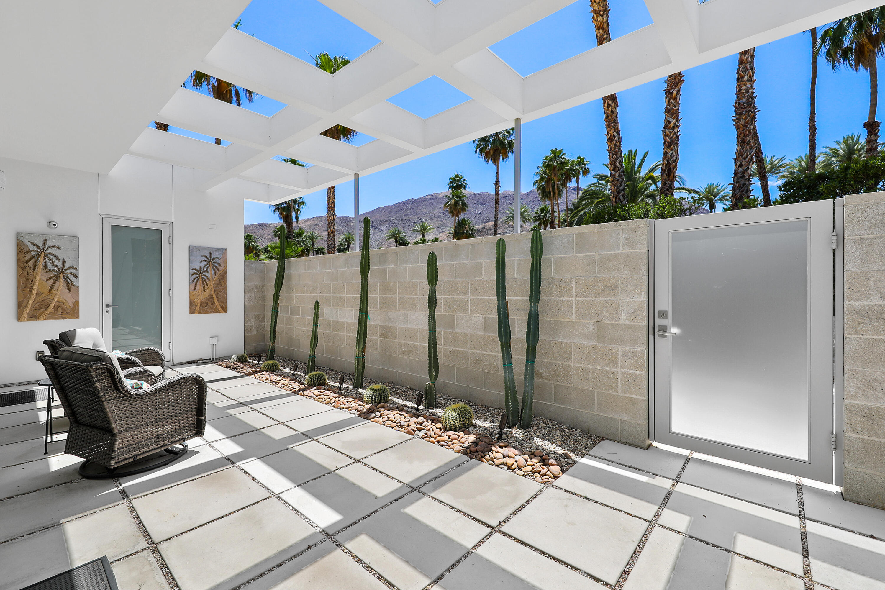 71390 Gardess Road Rancho Mirage, CA 92270 - Photo 8 of 54 a living room with furniture