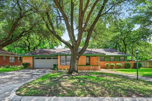 $296,000 | 1271 North Wildwood Drive, Stephenville, TX 76401
